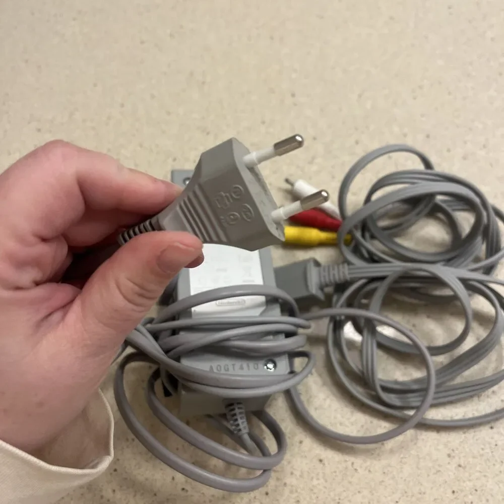 Nintendo Wii Power Supply Ac Adapter + AV Cables RVL-002 (EUR) + RVL-009